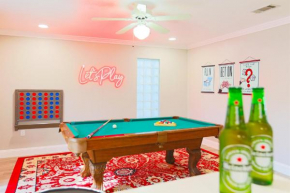 Pool Table, Minigolf, Games at Pondside FunHouse